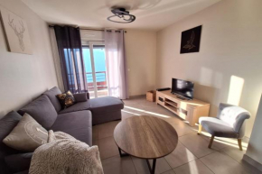 3-rooms apartment in front of snow